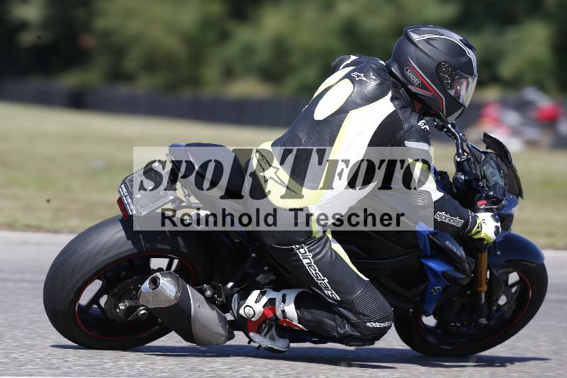 /Archiv-2025/49 26.08.2025 Cornu Master School ADR/blau-bleu/0-4